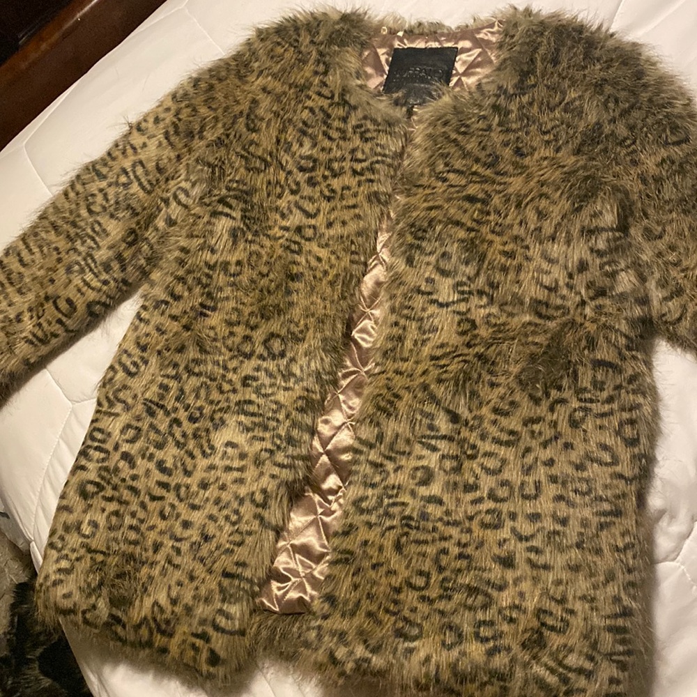 Buffalo by David Bitton Faux Fur imitations. Very thick very nice. Almost new.